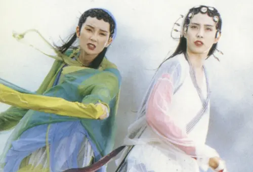 ▲張曼玉(左)與王祖賢(右)在《青蛇》中分飾青蛇與白蛇,角色塑造頗有特色,當年的票房卻相當不理想。(圖/摘自HKMDB) ▲張曼玉(左)與王祖賢(右)在《青蛇》中分飾青蛇與白蛇,角色塑造頗有特色,當年的票房卻相當不理想。(圖/摘自HKMDB)