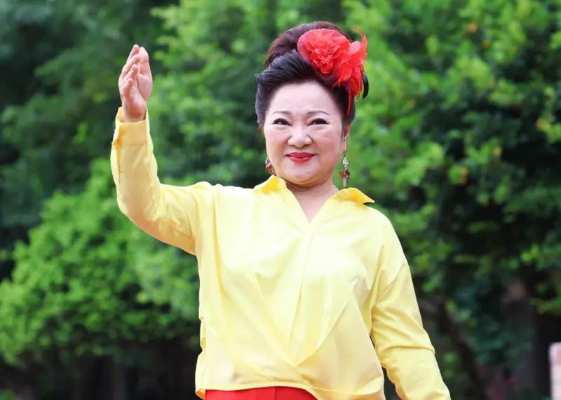 ▲白冰冰自曝曾在出國要搭機時，讓座給一對長者夫妻，結果一問之下，發現對方65歲，而她自己是70歲，自虧「70歲讓座給65歲」，還提到有一次把江蕙封麥演唱會的票送給在台北街頭打掃的兩位阿姨，她們開心到抱著跳起來。（圖／記者朱永強攝）