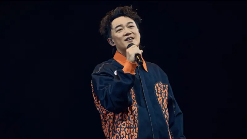 陳奕迅高雄巡演落幕！台上「突鞠躬忍淚」：是我不好　歌迷哭一片