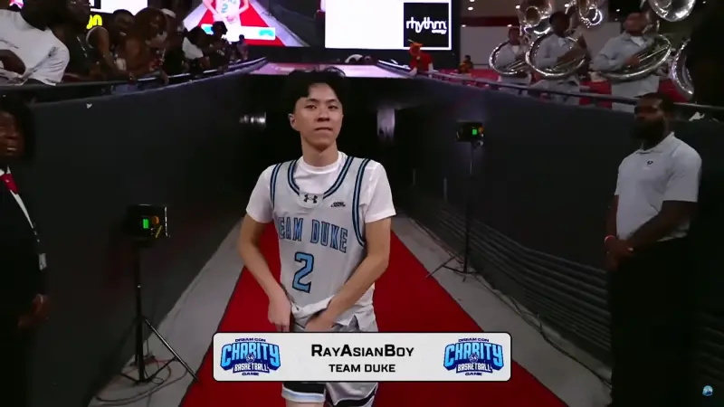 ▲台灣最強高中生、最強外交官Ray稍早參加美國Dream Con 2025的網紅籃球賽。（圖／RayAsianBoy Live）