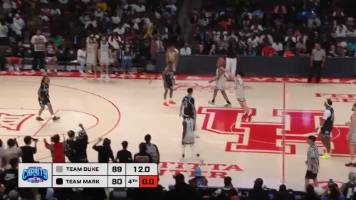 到了比賽最後一次球權,Ray接獲隊友發球後,直接柯瑞上身投出超遠LogoShot。(圖/RayAsianBoy Live) ▲到了比賽最後一次球權,Ray接獲隊友發球後,直接柯瑞上身投出超遠LogoShot。(圖/RayAsianBoy Live)