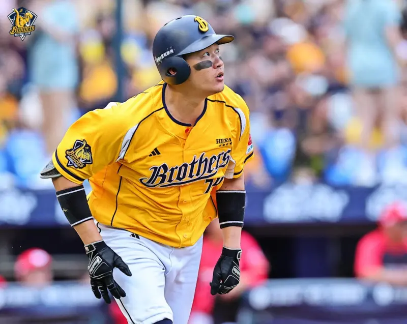 ▲許基宏連3天開轟，本戰六局下的3分砲，更是直接打退味全龍王牌徐若熙，展現無人可擋的火燙手感。（圖／中信兄弟提供）