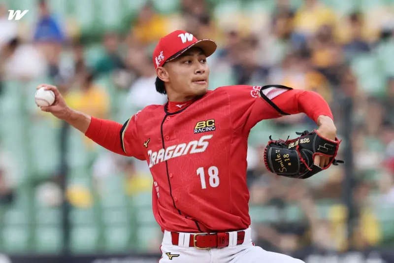 ▲味全龍昨戰推派本土王牌徐若熙先發，卻單場挨2轟、主投5.1局慘失5分吞敗，賽後他罕見在社群IG上發文自曝心境，吸引許多球迷鼓勵。（圖／味全龍提供）