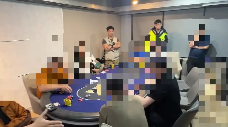 ▲台北市大安分局警方破獲假冒德州撲克協會的非法賭場，發動突襲臨檢當場逮捕蔡姓負責人、女荷官及賭客共11人。（圖／警方提供）