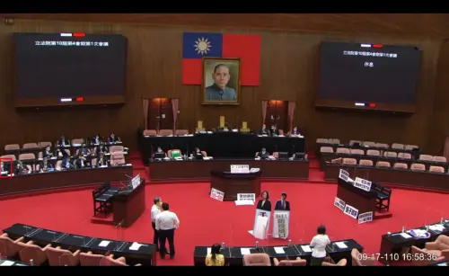 蔡清祥 ▲黃國昌控2021年9月17日上班時間搭公務車喬私事,蔡清祥出示直播畫面說明當天都在立院備詢。(圖/蔡清祥提供)