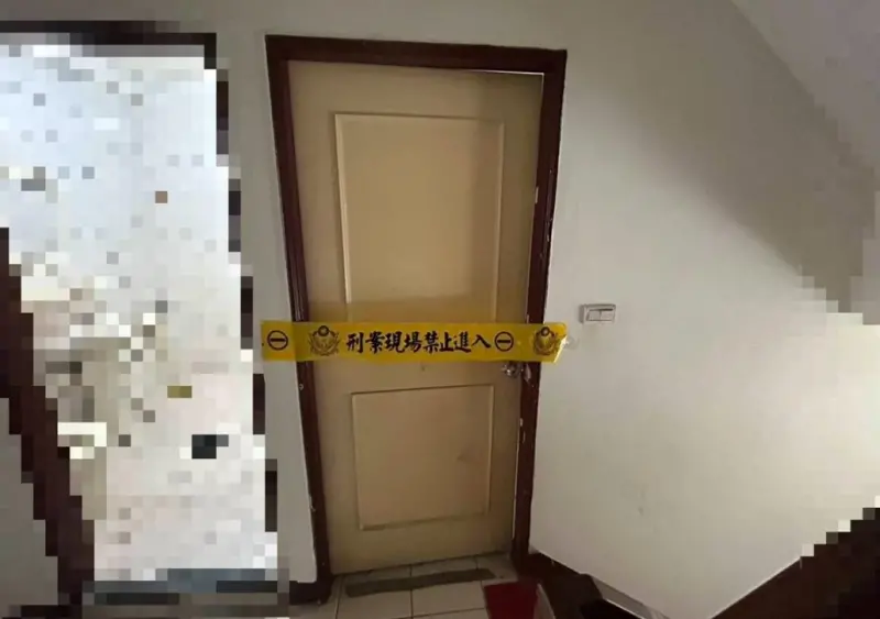 ▲新北市蘆洲警分局今（2）日上午11時許獲報，五股區御史路某透天厝內有1具男性乾屍，死者為莊姓男子，屋內有炭盆等證物，初步排除無外力介入。（警方提供）