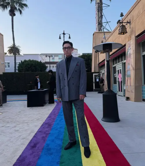 ▲T.O.P參與《魷魚遊戲3》宣傳活動，五官細節成為粉絲與媒體熱議焦點。（圖／T.O.P IG）