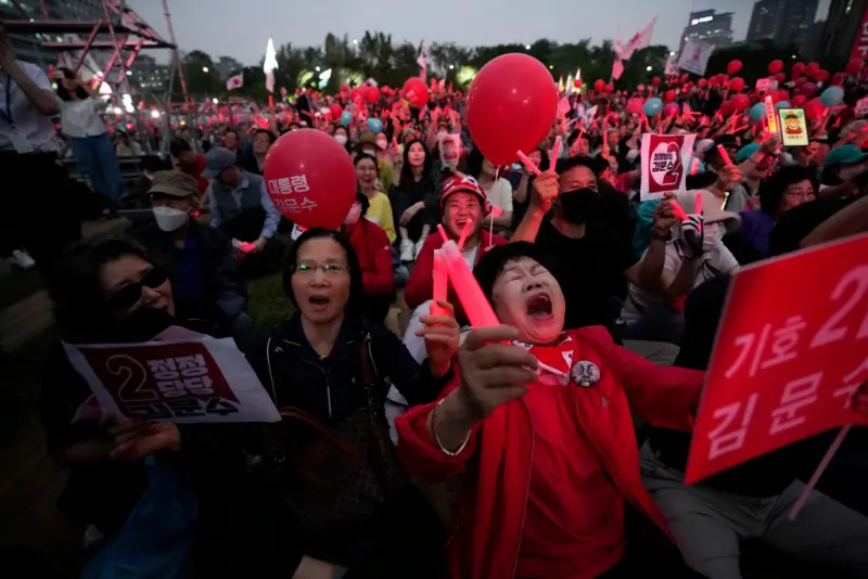 ▲韓國國民力量總統候選人金文洙，２日晚間在首爾市廳廣場舉行選前之夜。（圖／美聯社／達志影像）