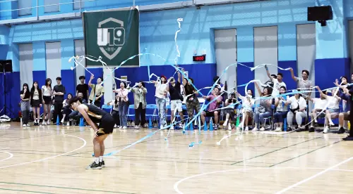 ▲未來籃圖觀眾席拋下冠軍彩帶。（圖／U19籃球聯盟提供）