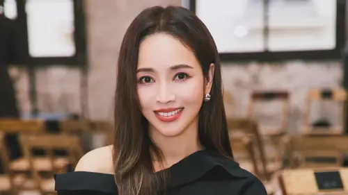 ▲被中國網友認證的「愛國藝人」侯佩岑近日在節目中化老妝登場，白髮的模樣讓不少粉絲及觀眾紛紛驚呼：「認不出來！」同時也大獲好評。（圖／翻攝自侯佩岑IG）