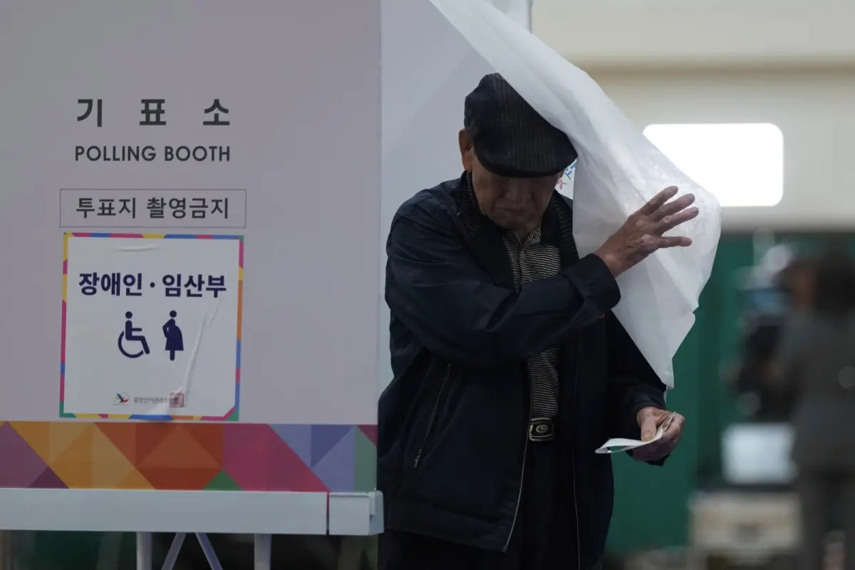 ▲韓國總統大選截至當地時間晚間6點，投票率已高達76.1%。（圖／美聯社／達志影像）