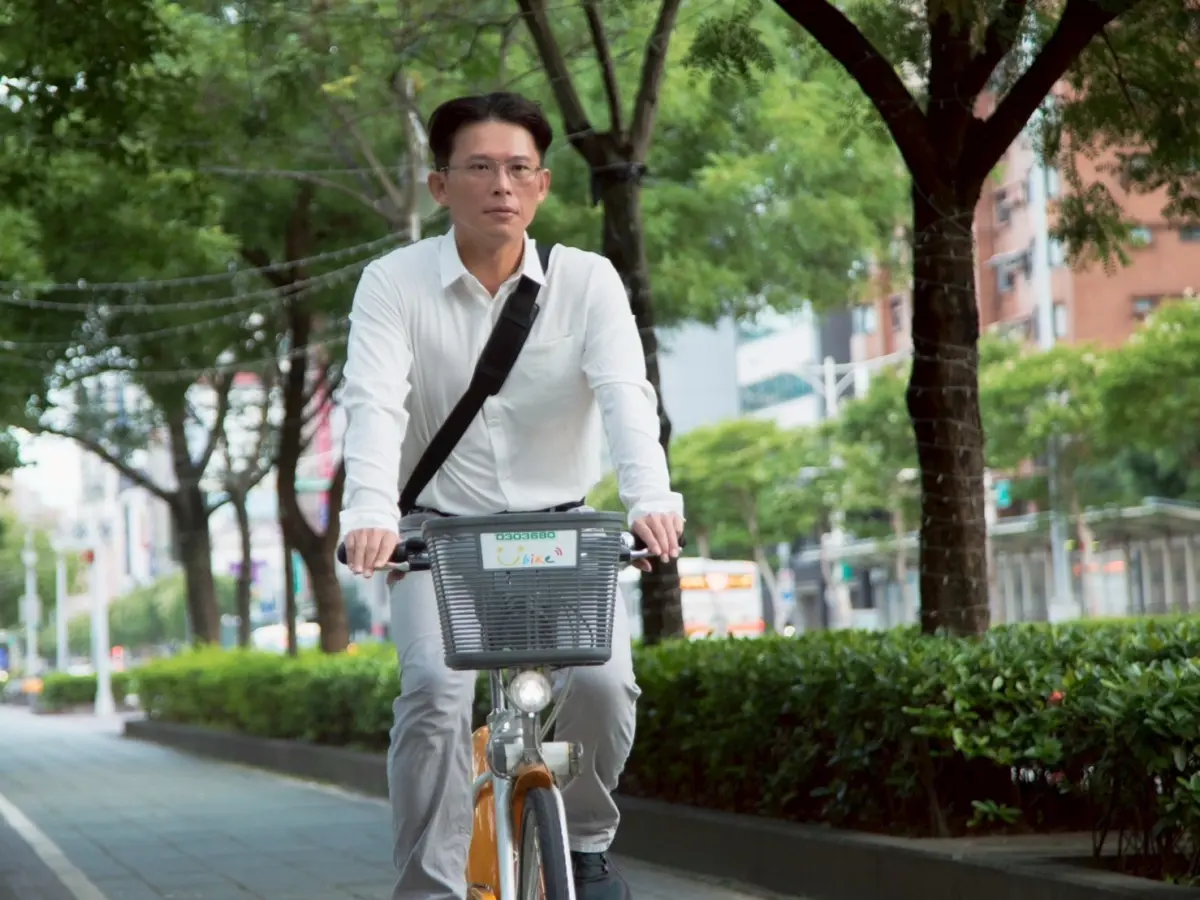 ▲黃國昌響應「世界自行車日」。（圖／翻攝自黃國昌臉書）