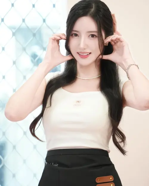 ▲南珉貞曾在頻道中坦言，在台灣做醫美是因為「不想輸給年輕妹妹」。（圖／翻攝自南珉貞IG）