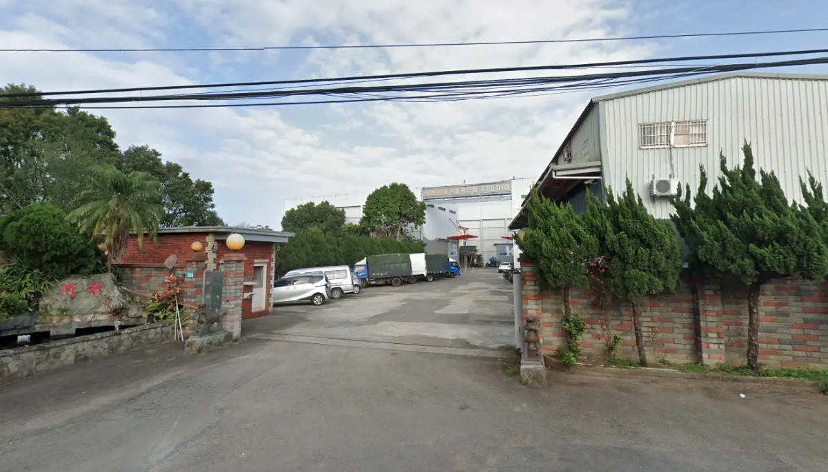 ▲林口知名的電影設備、片場租賃公司「阿榮片廠」，就是「售後回租」的資產規劃案例。（圖／翻攝自Google Maps街景）