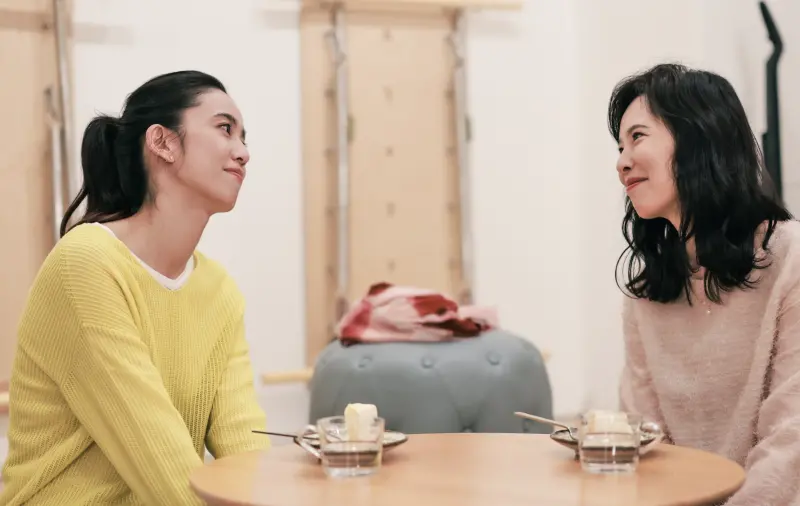 ▲陳庭妮（左）和胡宇威結婚2年，自認還在「且看且走」中，天心（右）則認為感情中一定要把感受說出口。（圖／寬想國際娛樂）