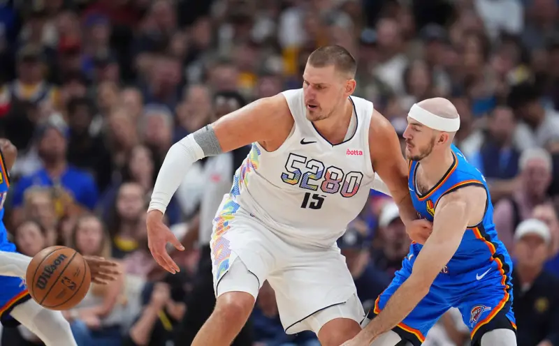 ▲Alex Caruso近期在《Pardon The Take》節目中，分享了對抗Jokic的真實體驗。他形容Nikola Jokic有一張連環殺手臉，加上他場上的影響力，給人壓力很大。（圖／美聯社／達志影像）