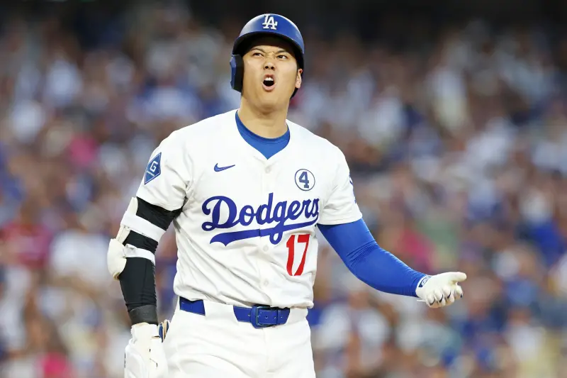 影／大谷追悼長嶋茂雄！大號陽春砲「直衝天堂」　畫面讓球迷淚崩