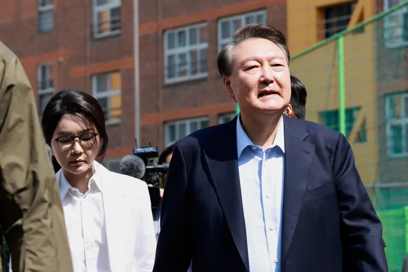 韓國總統大選今投票！尹錫悅現身投票所　金建希表情沉重