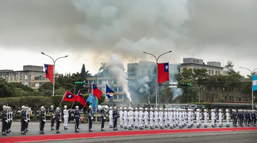 總統賴清德今(3)日以隆重軍禮歡迎馬紹爾群島共和國總統海妮(Hilda C. Heine)伉儷, ▲總統賴清德今以隆重軍禮歡迎馬紹爾群島共和國總統海妮(Hilda C. Heine)伉儷。(圖/總統府提供)