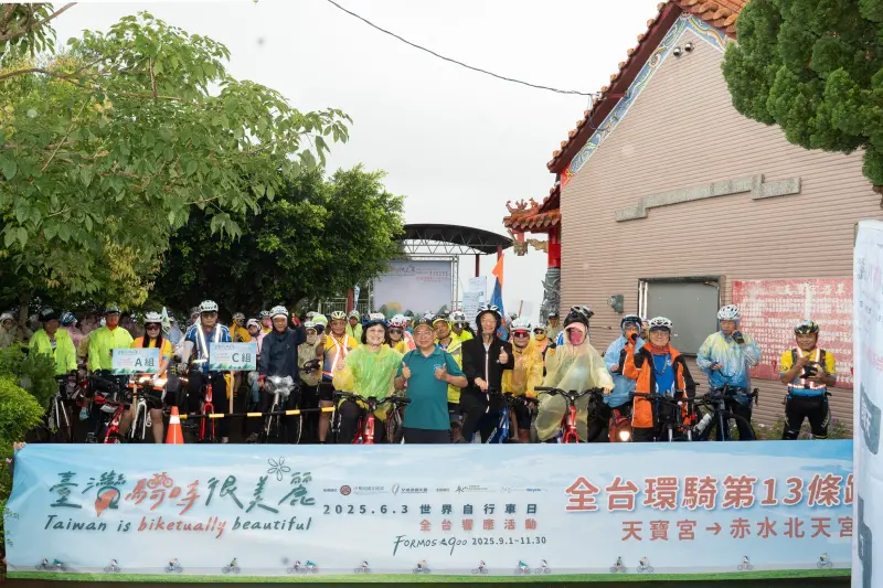 ▲139縣道經典線黃荷婷副署長及參山處曹忠猷處長及廖錫標副處長出發合照。(圖/參山處提供)