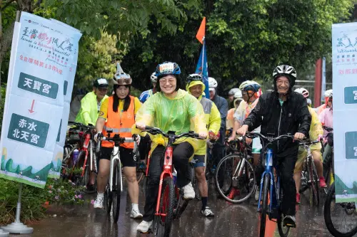 ▲139縣道經典線由交通部觀光署黃荷婷副署長領騎下出發。(圖/參山處提供)