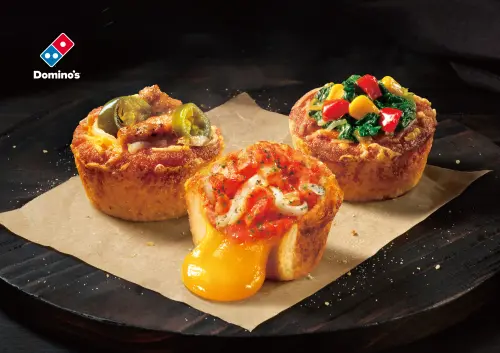 ▲達美樂「海辣素」熔岩披薩馬芬開吃！起司加量50%下殺77折優惠。（圖／達美樂提供）