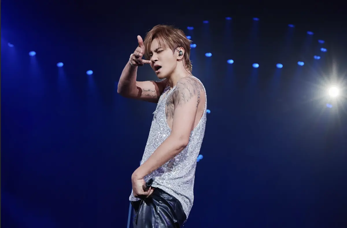 ▲羅志祥（如圖）出道30周年，上月31日在澳門銀河綜藝館開唱，相隔9年再登上該地，在台上回顧種種不懈努力的演藝歴程，無數經典片段及造型，讓台下歌迷都紅了眼眶，最後驚喜喊話台灣粉絲敬請期待未來有望台北場演唱會。（圖／棋人娛樂製作Chessman提供）