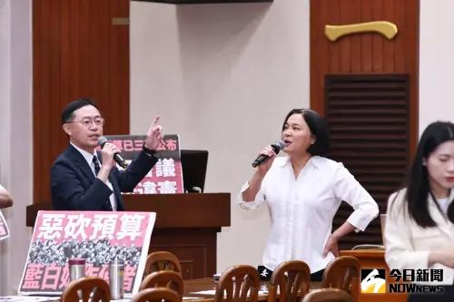 李坤城和陳玉珍大吵。(圖/記者吳翊緁攝,2025.06.04) ▲李坤城和陳玉珍大吵。(圖/記者吳翊緁攝,2025.06.04)