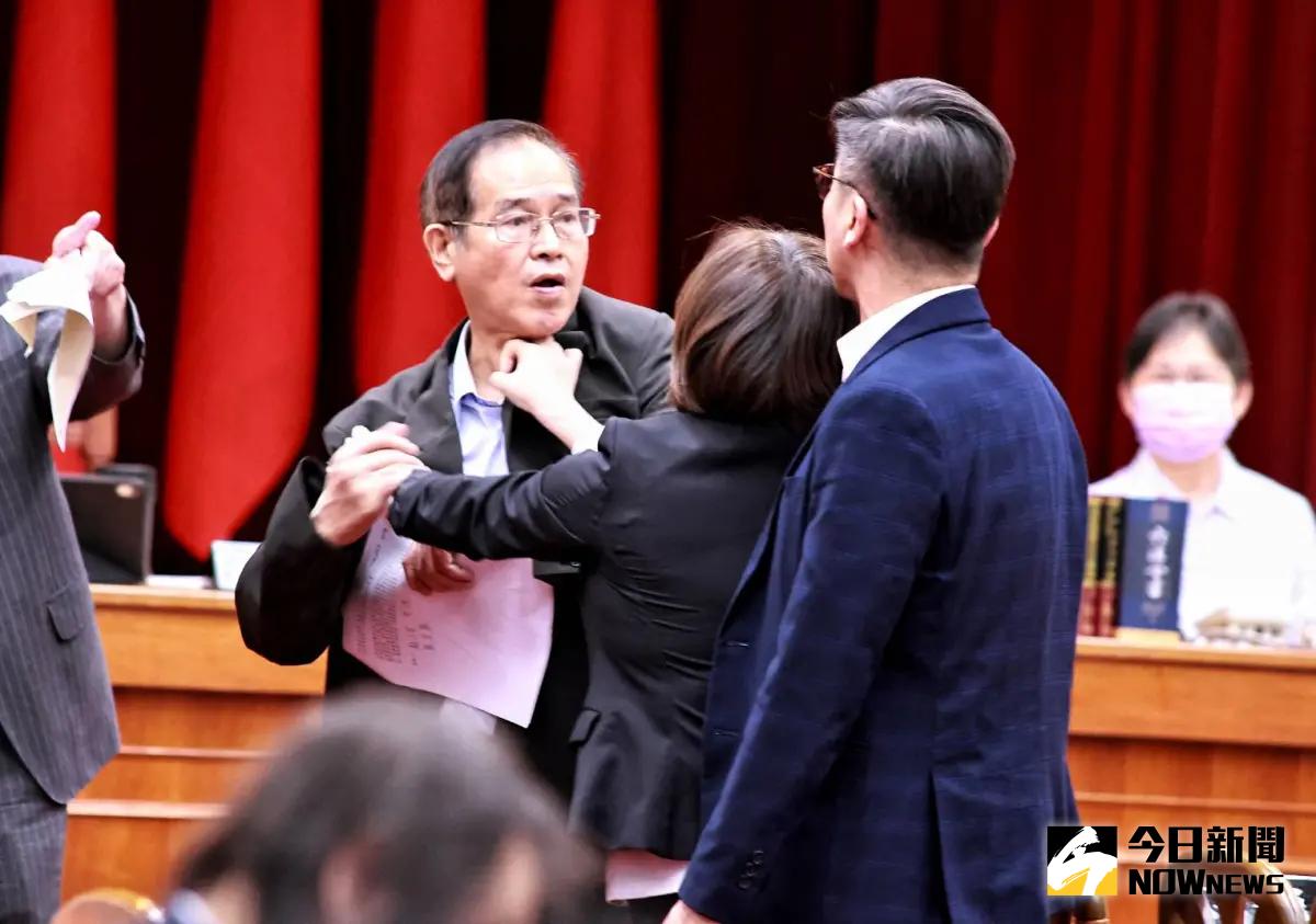 財委會口角衝突！吳秉叡鬧場嗆「違法違憲會議」 藍派2女將對槓