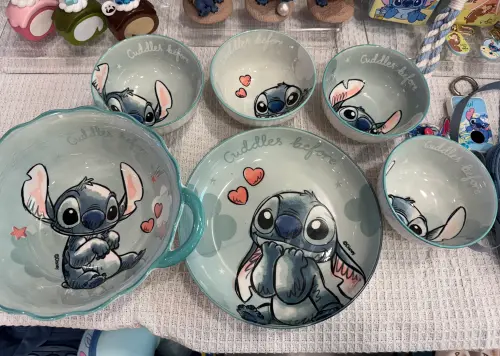 ▲條紋碗4入組299元；條紋盤199元；和風雙耳碗249元。（圖／記者鍾怡婷攝）