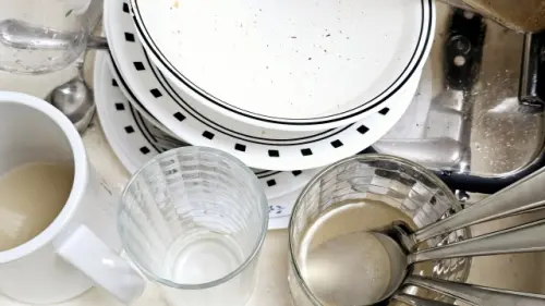 ▲醫師提醒，浸泡碗筷的時間，最好不要超過20分鐘。（圖／翻攝自photoAC）