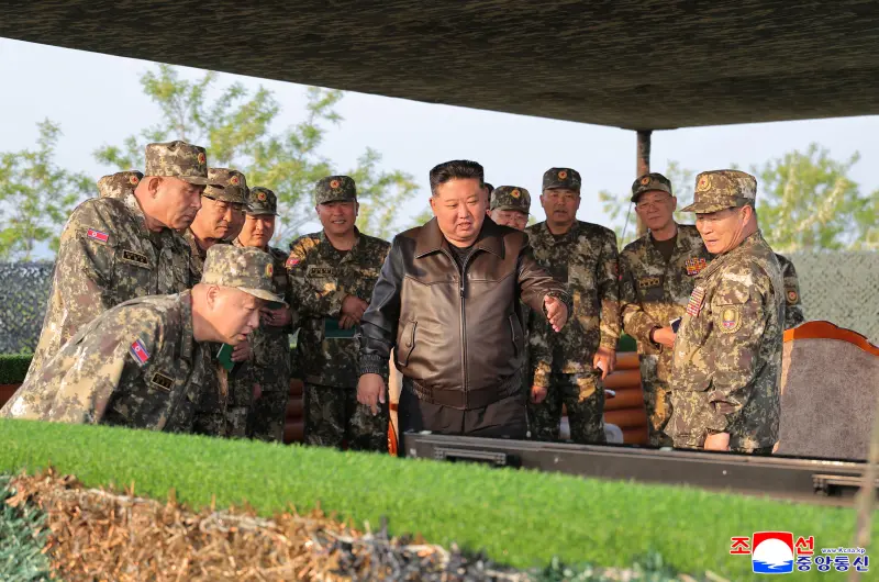 ▲圖為金正恩5月29日出席砲兵射擊比賽。(圖/路透社/達志影像)