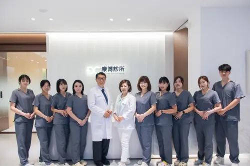 ▲康博診所近年持續引進高階血液淨化設備,結合岩盤浴與指壓照護,讓療程更全面。(圖/業者提供) ▲康博診所近年持續引進高階血液淨化設備,結合岩盤浴與指壓照護,讓療程更全面。(圖/業者提供)