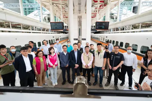 ▲高鐵公司簡報高鐵左營站月台與高雄捷運連通道辦理進度。（圖／交通部）