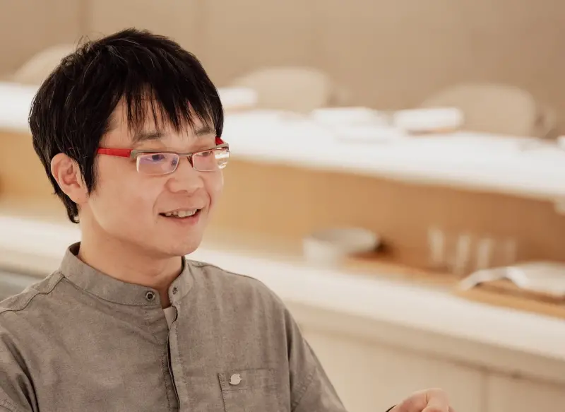 ▲日本有位樂透得主来栖けい，他將獎金2億日圓全用來吃餐廳，後來在東京開設餐廳「Bon.nu」，去年更在高雄開姐妹分店「Li.nu」，来栖本人將來台推出3天限定餐會。（圖／翻攝「Li.nu」官網）