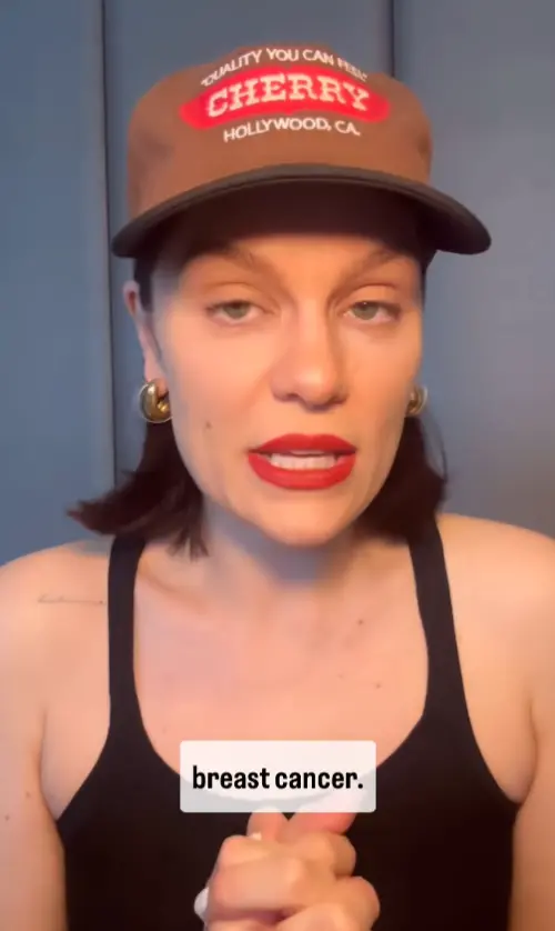 ▲Jessie J認了罹患乳癌！6月中動手術停工　堅強自嘲：戲劇性隆乳（圖／Jessie J IG）