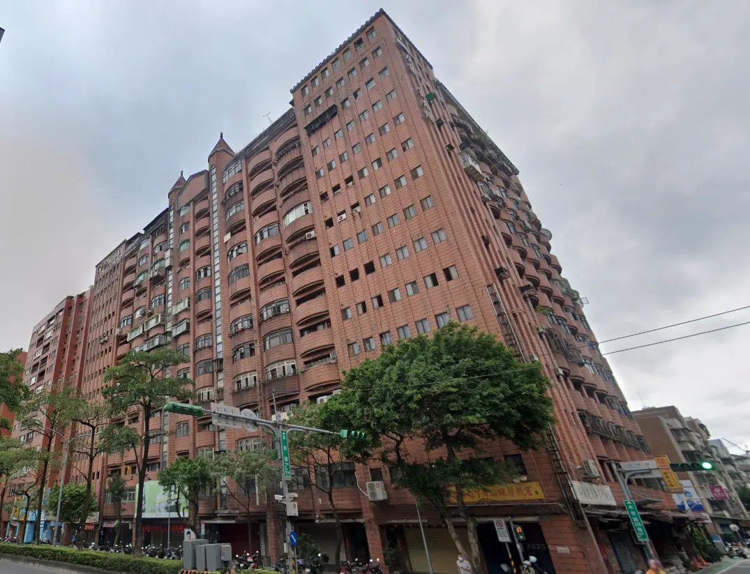 等了25年！「力霸皇家」終於迎來都更 北市規模最大海砂屋開拆了