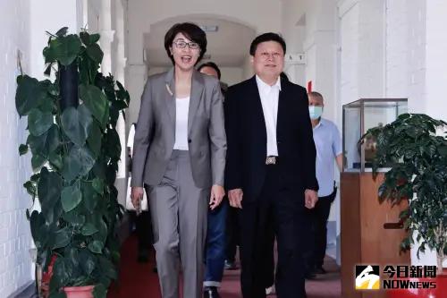 南投縣長許淑華、國民黨團總召傅崐萁。(圖/記者吳翊緁攝,2025.06.04) ▲南投縣長許淑華、國民黨團總召傅崐萁。(圖/記者吳翊緁攝,2025.06.04)