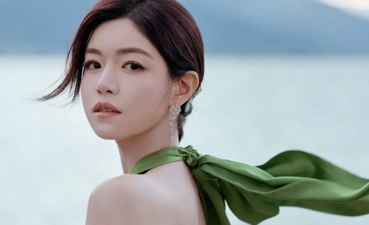 ▲台灣女星陳妍希（如圖）近期被陸委會點名是「親中」藝人，對此她不甩爭議，照樣曬出旅遊照喊道，「在美麗的洱海邊散步。」洩漏旅遊心境。（圖／陳妍希michelle 微博）