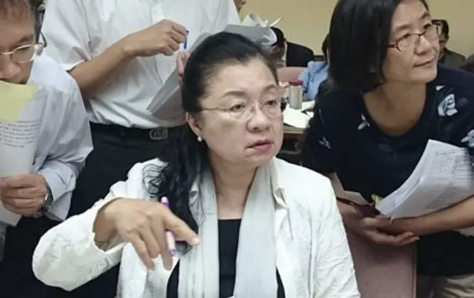 田秋堇開會遲到怪「雨天沒公務車」！媒體人驚爆1罪酸：火上加油
