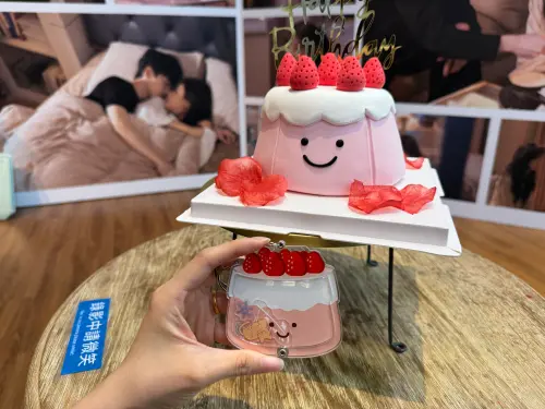 ▲難哄蛋糕變身超可愛壓克力吊飾。（圖／記者鍾怡婷攝）