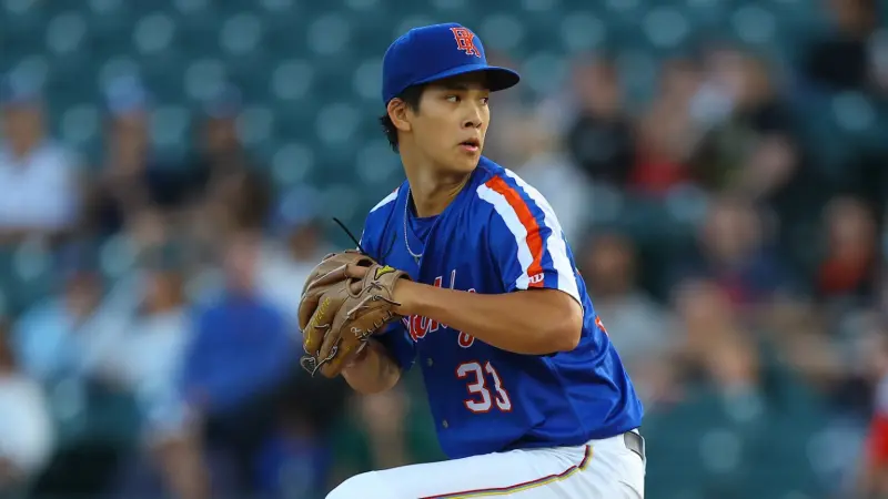 ▲效力美國職業棒球大聯盟（Major League Baseball）紐約大都會2A的華裔投手董庭齊（Jonah Tong）近日表現出色，繼5月10日主投6.2局狂飆13K、0保送後，昨（4）日又繳出主投5局飆11K的亮眼成績單。（圖／取自MLB官網）