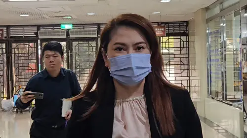 護鈔金額只有10萬!薛楷莉出庭駁詐欺 反控前男友設局陷害 ▲薛楷莉對於詐欺案採無罪答辯,反控前男友設局陷害,交給她的背包裡根本沒有420萬元。(圖/記者劉松霖攝)