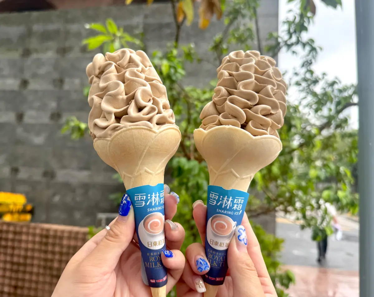 7-11霜淇淋9元！新口味「皇家奶茶」超濃郁 繡球花造型2門市限定