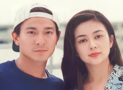 ▲關之琳（右）身高170公分，和比自己略高一些的劉德華（左）外型很協調，成為最佳銀幕情侶檔。（圖／翻攝自微博）