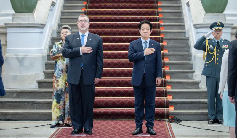 ▲賴清德今以隆重軍禮歡迎瓜地馬拉共和國總統阿雷瓦洛（Bernardo Arévalo）伉儷率領內閣成員首次訪問台灣。（圖／總統府提供）