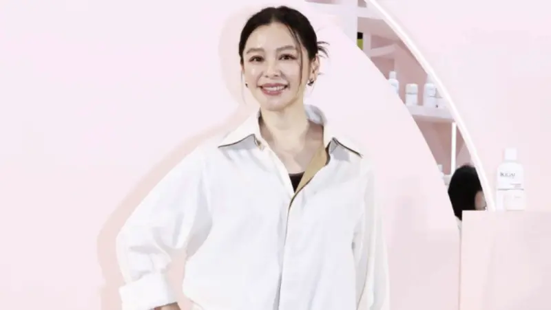 ▲已解散15年的偶像男團「F4」近日有望復出，與他們昔日交情甚佳的藝人徐若瑄（如圖）今（5）日露面談到此事，大方祝福「想做什麼就去做。」並吐露昔日所屬團體「少女隊」合體可能性，自嘲「我們沒有那麼經典，會不會沒有人理我們。」（圖／記者吳翊緁攝影）