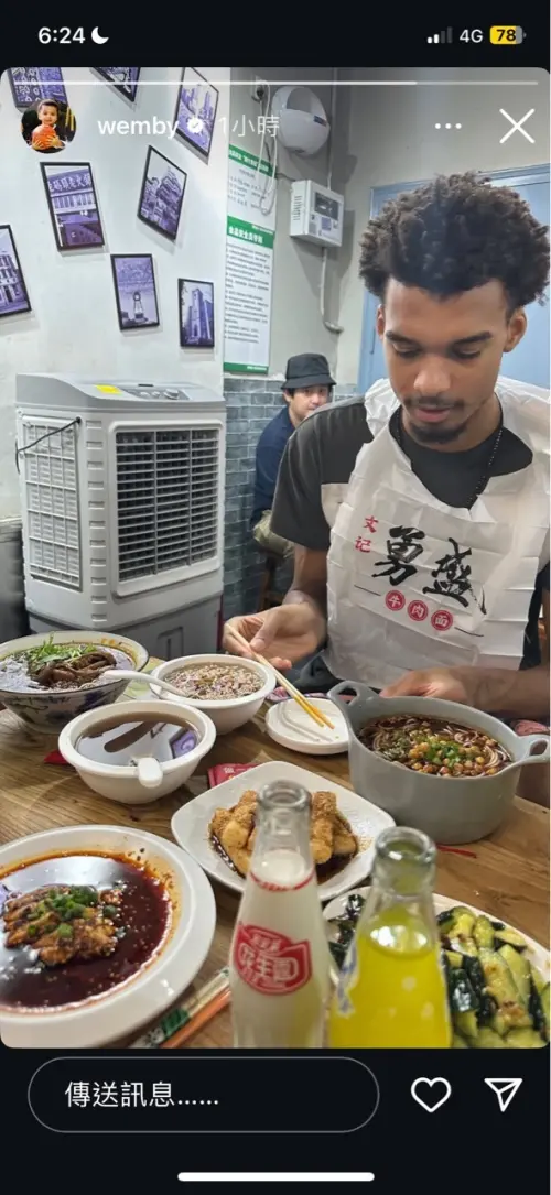 斑馬造訪北京知名牛肉麵店,意外引發台灣最強牛肉麵爭論。(圖/取自斑馬IG) ▲斑馬造訪北京知名牛肉麵店,意外引發台灣最強牛肉麵爭論。(圖/取自斑馬IG)