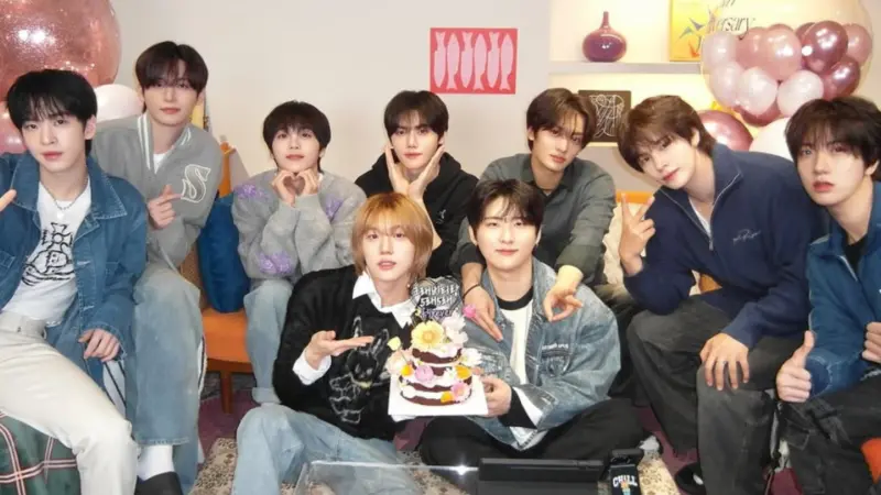 ▲女團IVE的師兄團CRAVITY（如圖）出道剛滿5週年，昨（4）日經紀公司無預警宣布「換隊長」，團體LOGO以及團名也將進行更改；繼i-dle在5月宣布改完名後，同公司的師弟團NOWADAYS，也宣布改名成「NOWZ」，讓粉絲聽到消息後傻眼。（圖／CRAVITY IG）