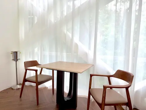 全台首家美術館星級餐廳Bonami!咖啡廳雙品牌開幕:五感亮點一覽 ▲法式小館Bonami,溫煦明亮的舒適氛圍十分愜意。(圖/記者蕭涵云攝)